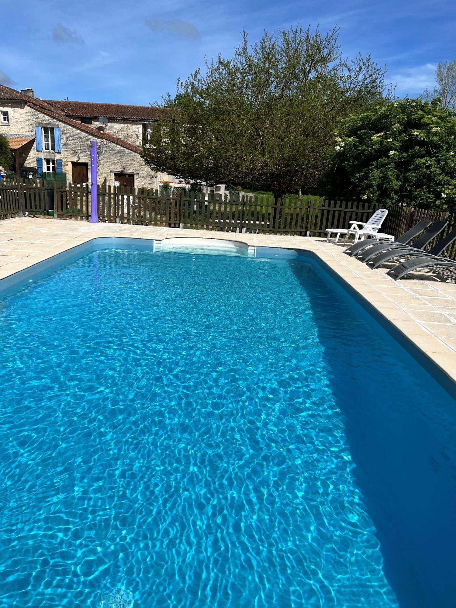 Bed and Breakfast Le Petit Bijou Saint-Fraigne Exterior foto