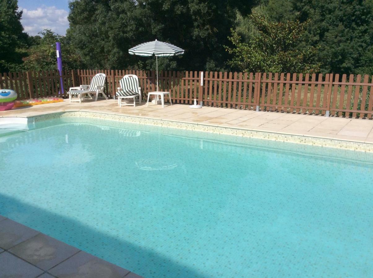 Bed and Breakfast Le Petit Bijou Saint-Fraigne Exterior foto