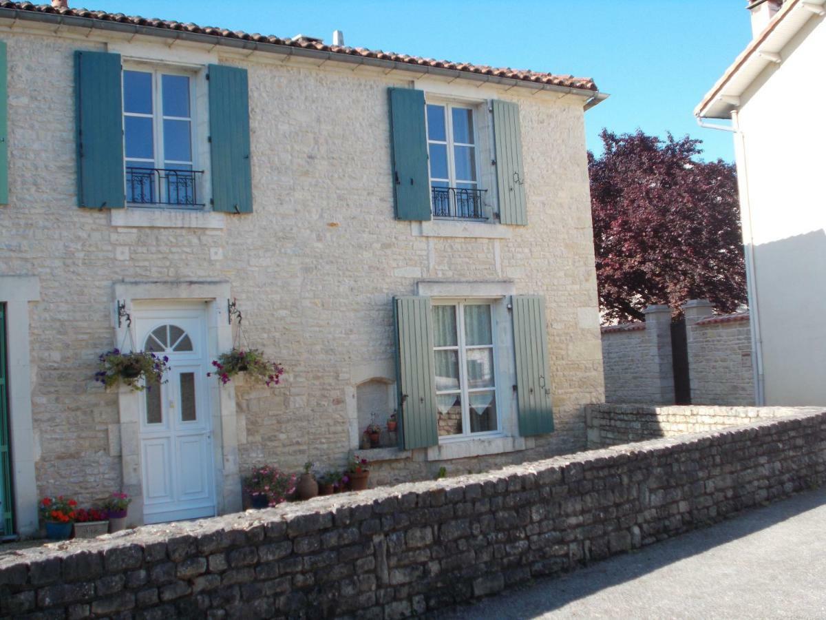 Bed and Breakfast Le Petit Bijou Saint-Fraigne Exterior foto
