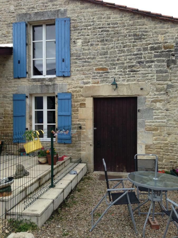 Bed and Breakfast Le Petit Bijou Saint-Fraigne Exterior foto